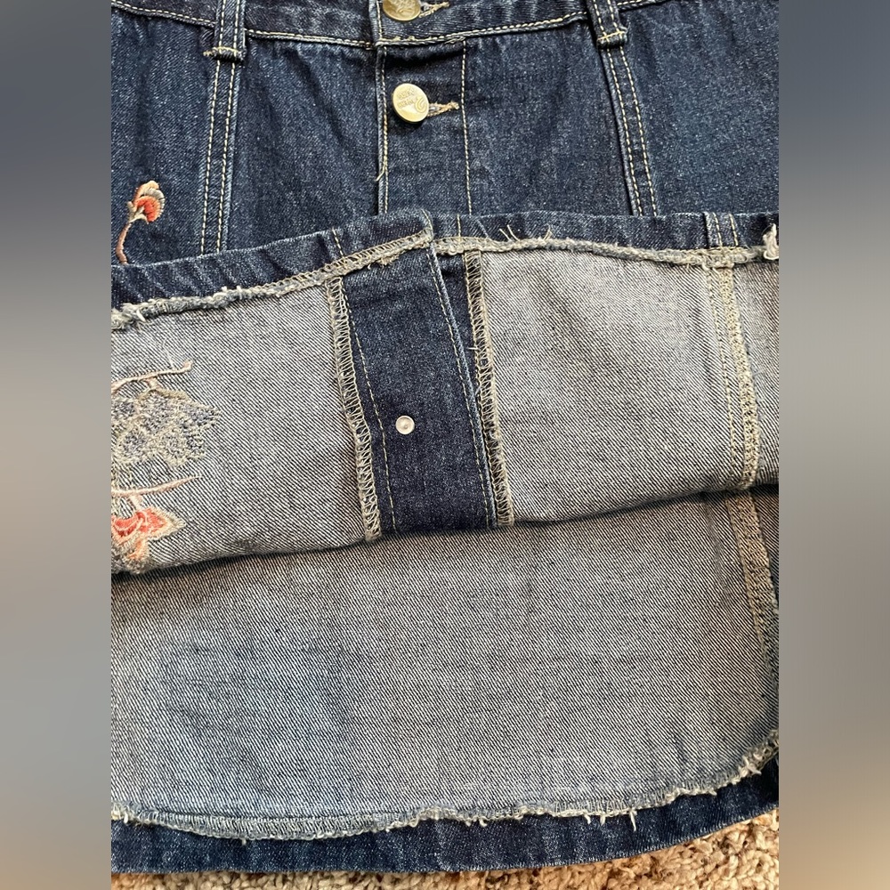 Beautiful Embroidered Button Down Mini Skirt - Picture 5 of 7